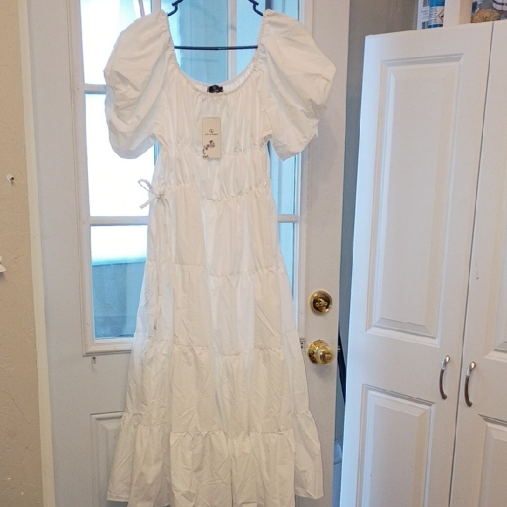 Chic White Puffy Sleeve Dress